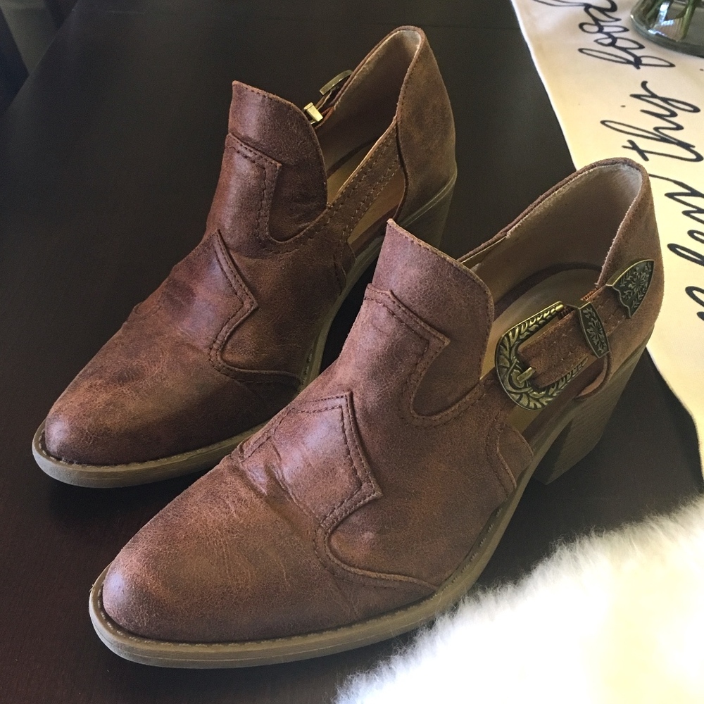 Qupid Western Cutout Booties